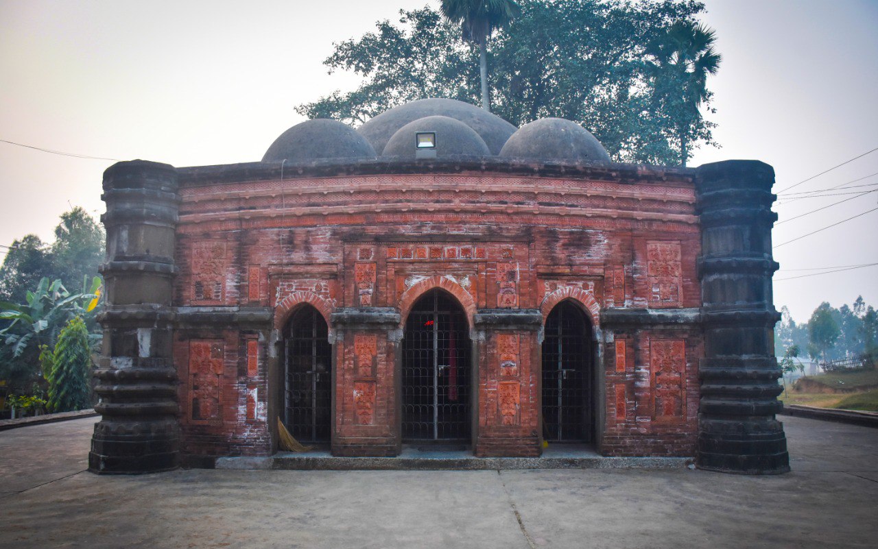 দিনাজপুরে সারে ৫০০ বছর পূর্বের ঐতিহাসিক সুরা মসজিদ